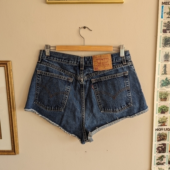 Vintage Levi's cutoff denim shorts - Picture 3 of 3